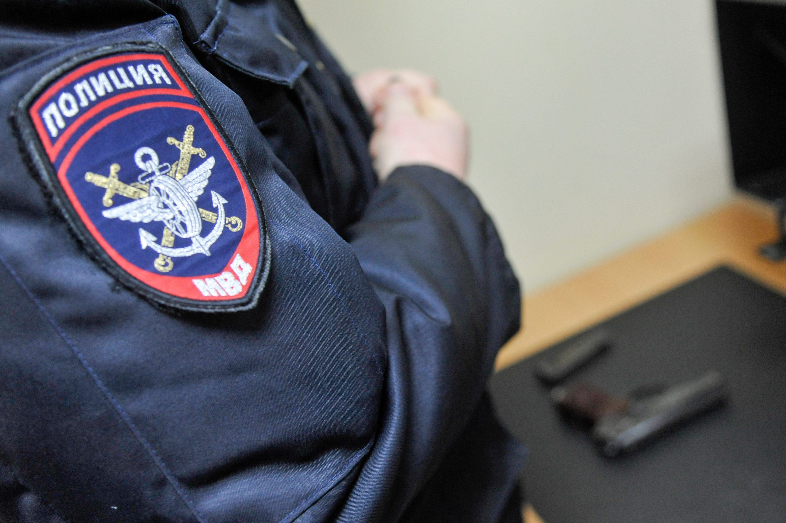 На Смольной полицейские задержали подозреваемого в хранении наркотиков. Фото: АГН «Москва» На Смольной полицейские задержали подозреваемого в хранении наркотиков. Фото: АГН «Москва»